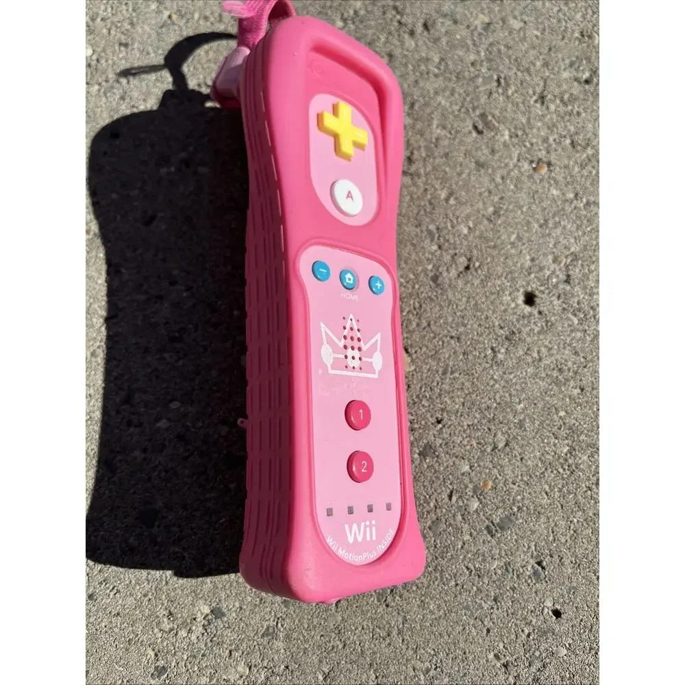 Nintendo Wii Plus (RVLAPNRB) Multimedia Remote